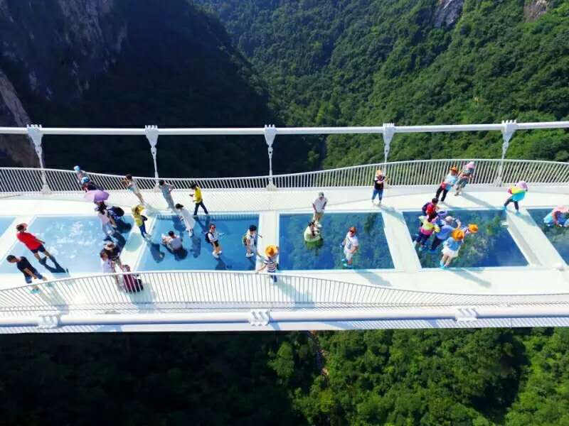 E1线：玻璃桥、袁家界、天子山、金鞭溪、天门山、夯吾苗寨、凤凰古城湘西“精华之旅”品质纯玩4晚5日游